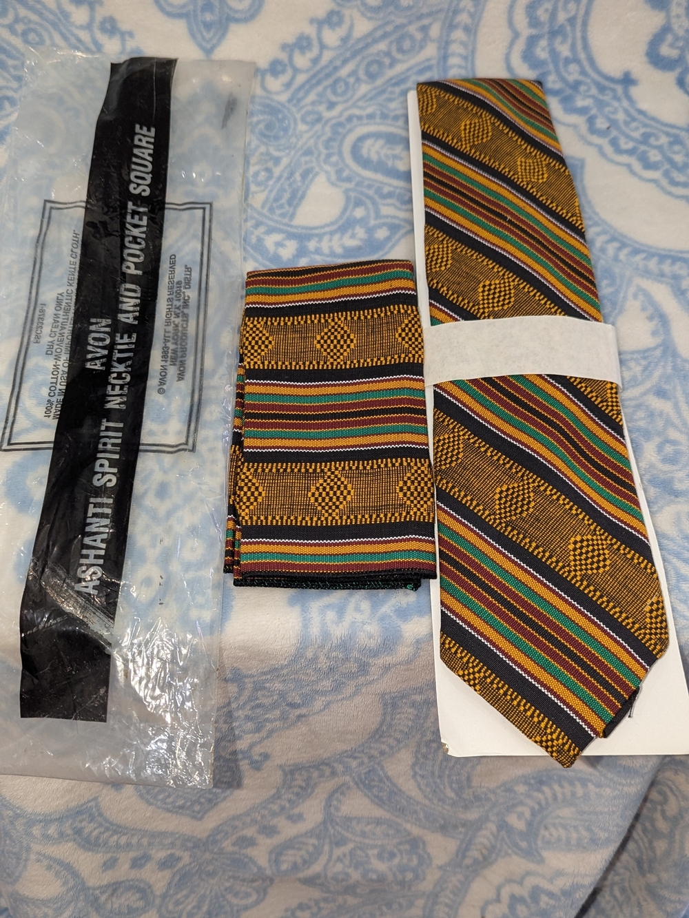 Avon Ashanti Spirit Men's Tie and Pocket Square Set - Cultural Multicolor
